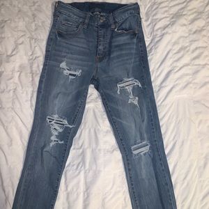Aero distressed jeggings